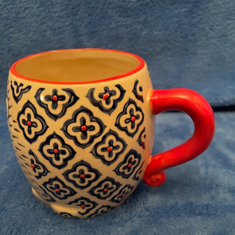 Highly Collectible Yokohama studio Blue & White Hand Painted Hedgehog Mug - Picture 2 of 4